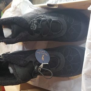 HIKING WEATHER. JAMBU & CO. Black hoots, size 7.5